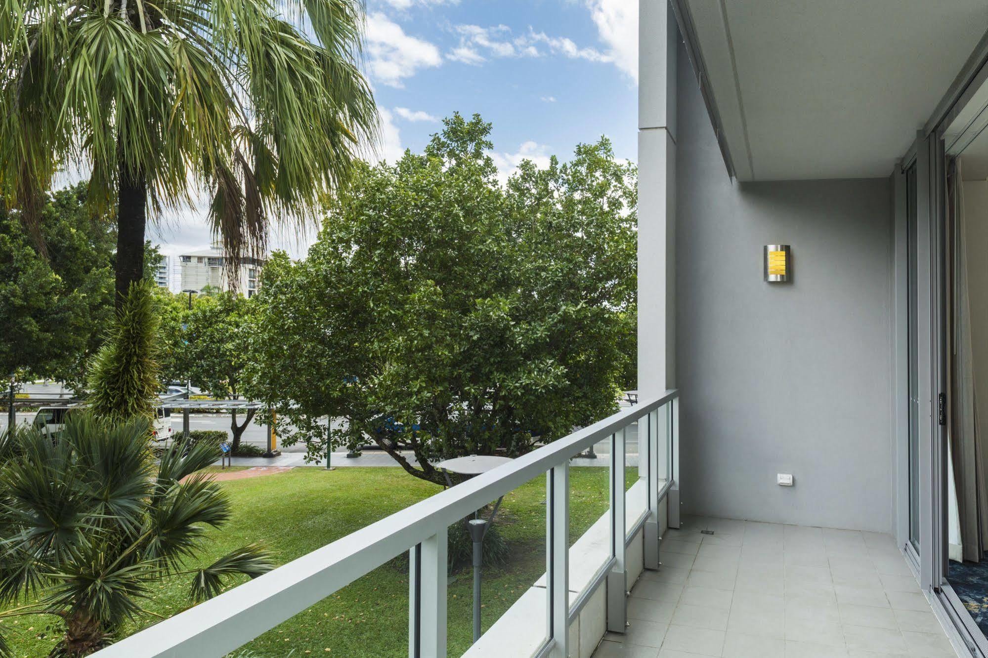 Aparthotel The Sebel Cairns Harbour Lights Extérieur photo